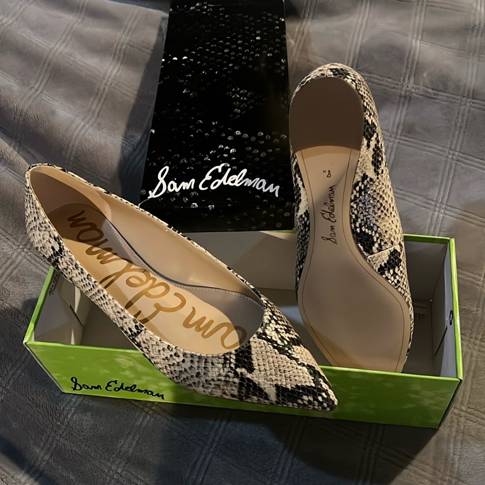 Brand new leather Sam Edelman Pointed Toe Ballet Flats in snake skin print.